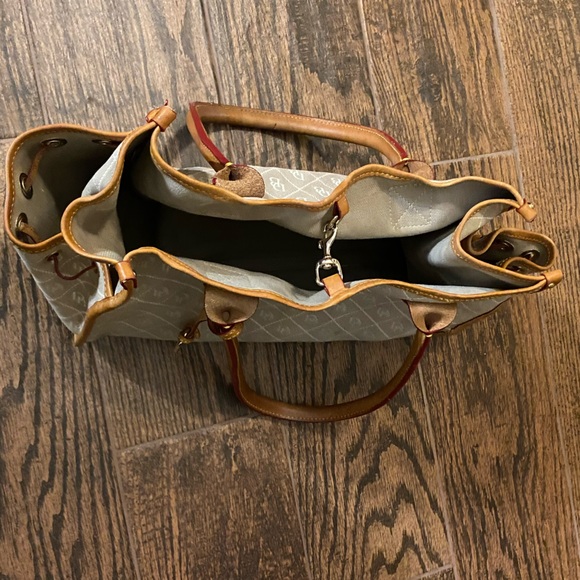 Dooney & Bourke signature logo shoulder/hand bag tan/ivory/pink medium 10x18 - Picture 11 of 16